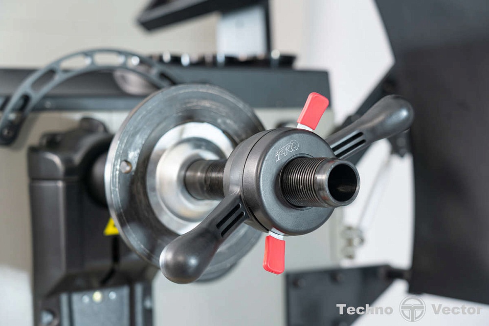 Стенд балансировочный модель iPRO BM4