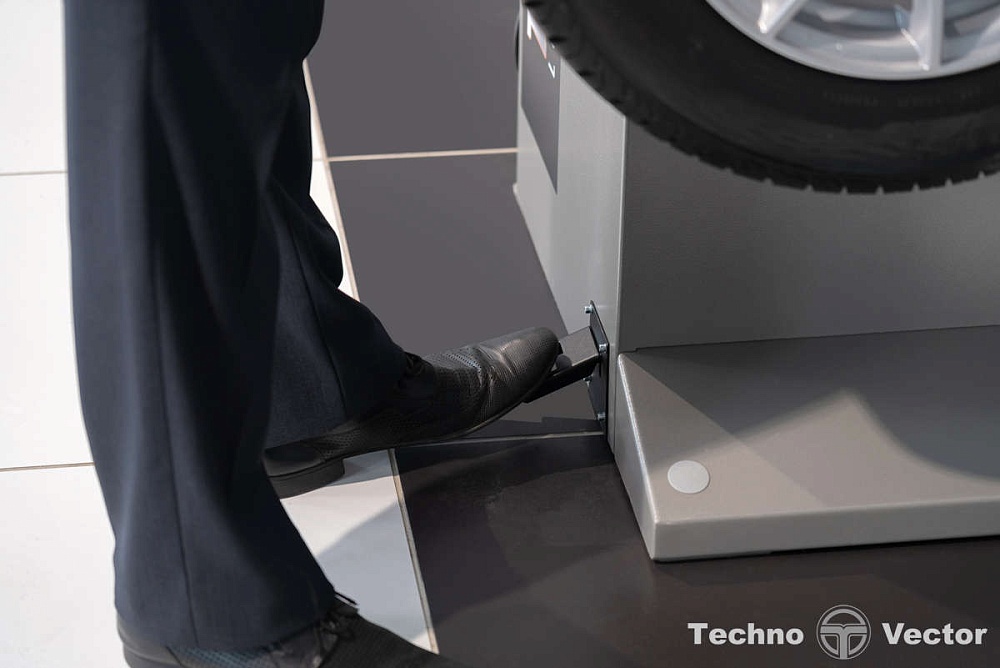 Стенд балансировочный модель iPRO BM4