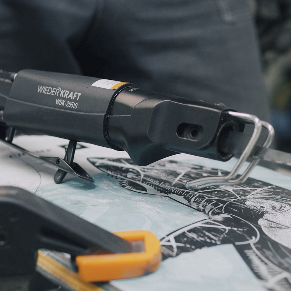 WDK-25510 Лобзик пневматический с набором аксессуаров, 22 предмета